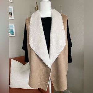 GAP faux fur vest
